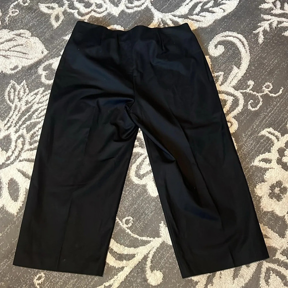 Lauren Ralph Lauren black cropped dress pants. Stretchy. Elastic waist. - Picture 4 of 4